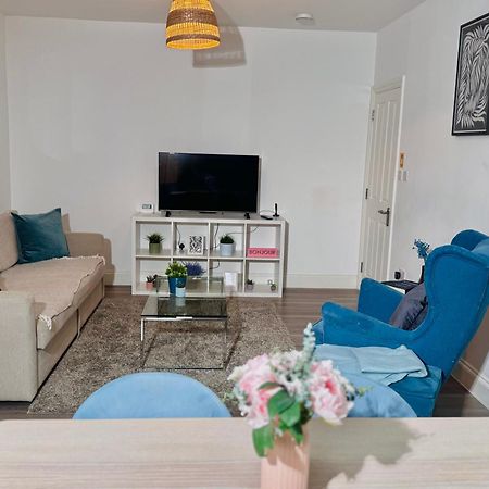 Cosy 1-Bed Flat 30Min To Central London & Parking 외부 사진