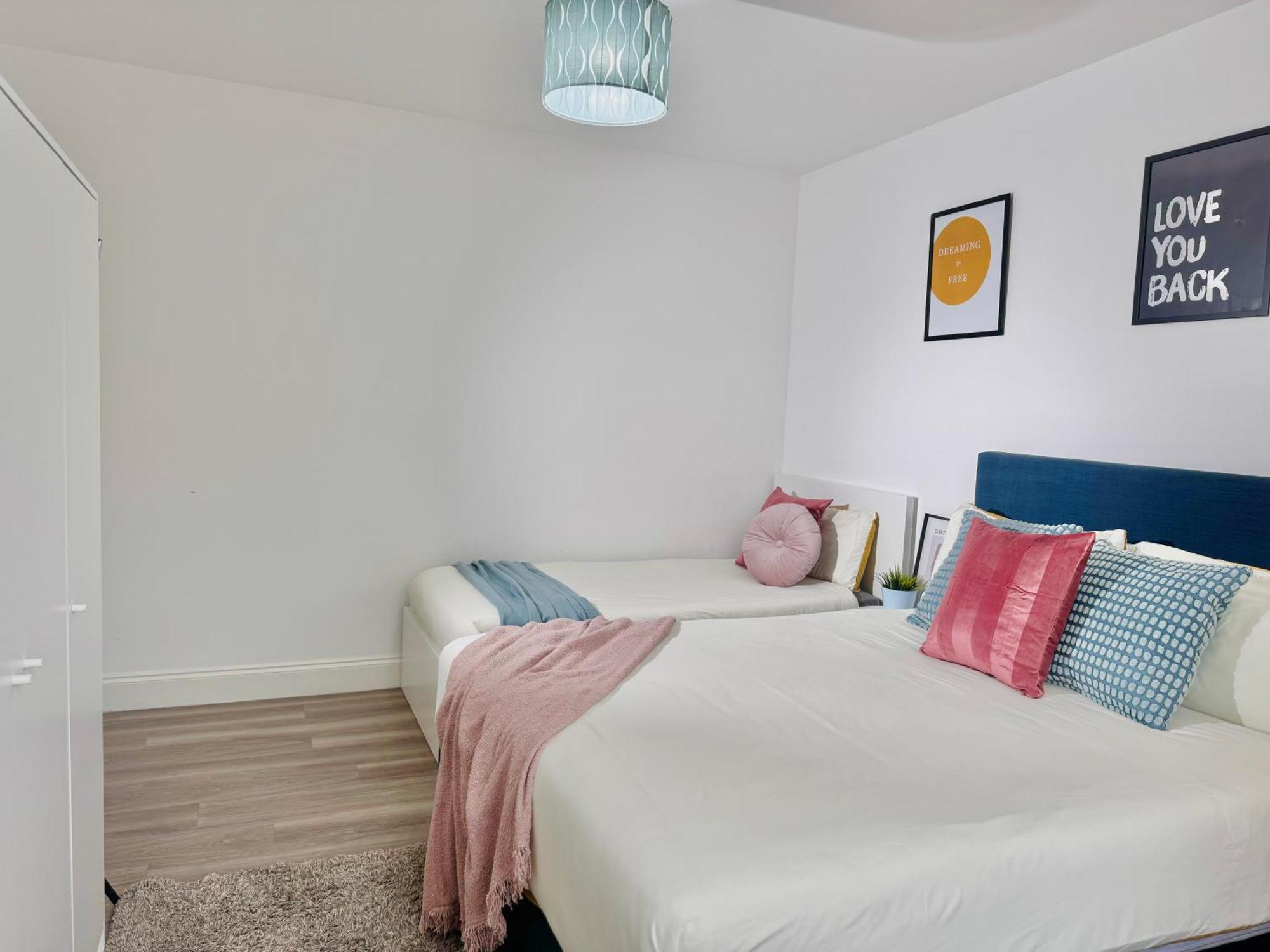 Cosy 1-Bed Flat 30Min To Central London & Parking 외부 사진